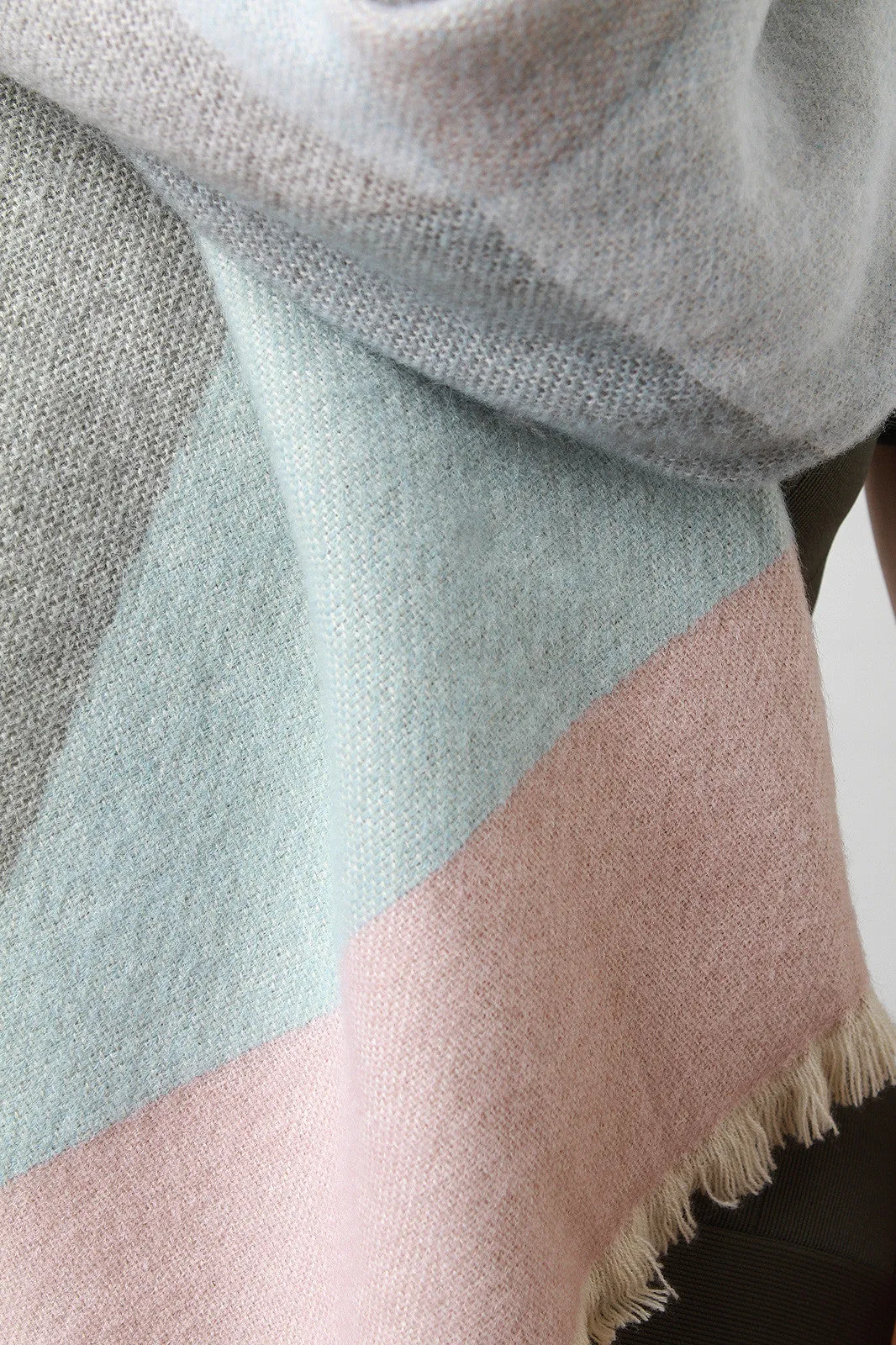 Over-sized Geometric Scarf